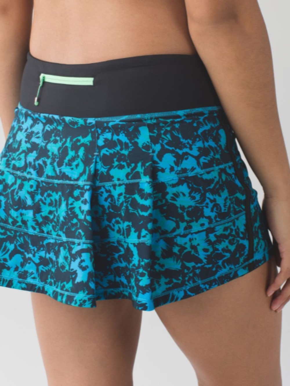 LULULEMON SKIRT SIZE 4